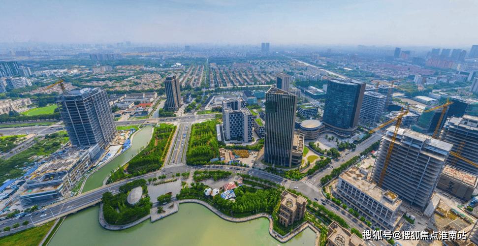 莘庄商务区 以集成电路与总部经济双轮驱动，构建集成配套新高地